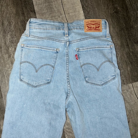 Blue Levi’s - Picture 3 of 4